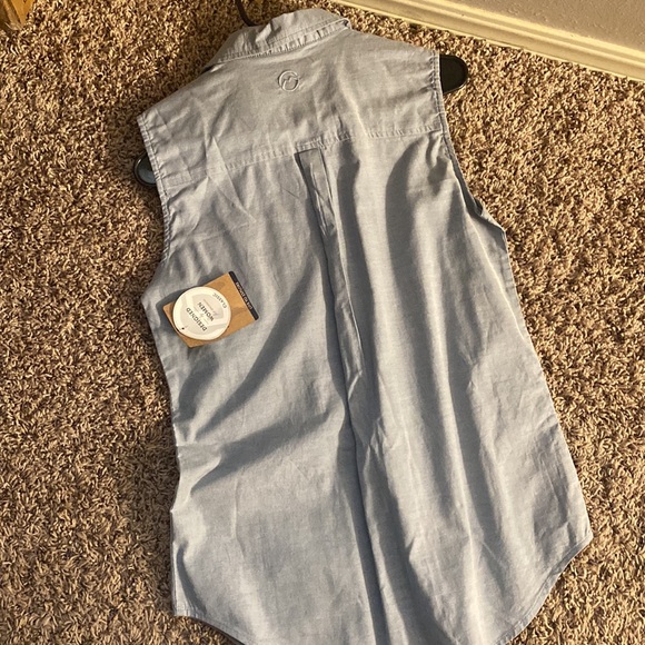 Magellan Outdoor Classic Fit sleeveless button down - Picture 3 of 4